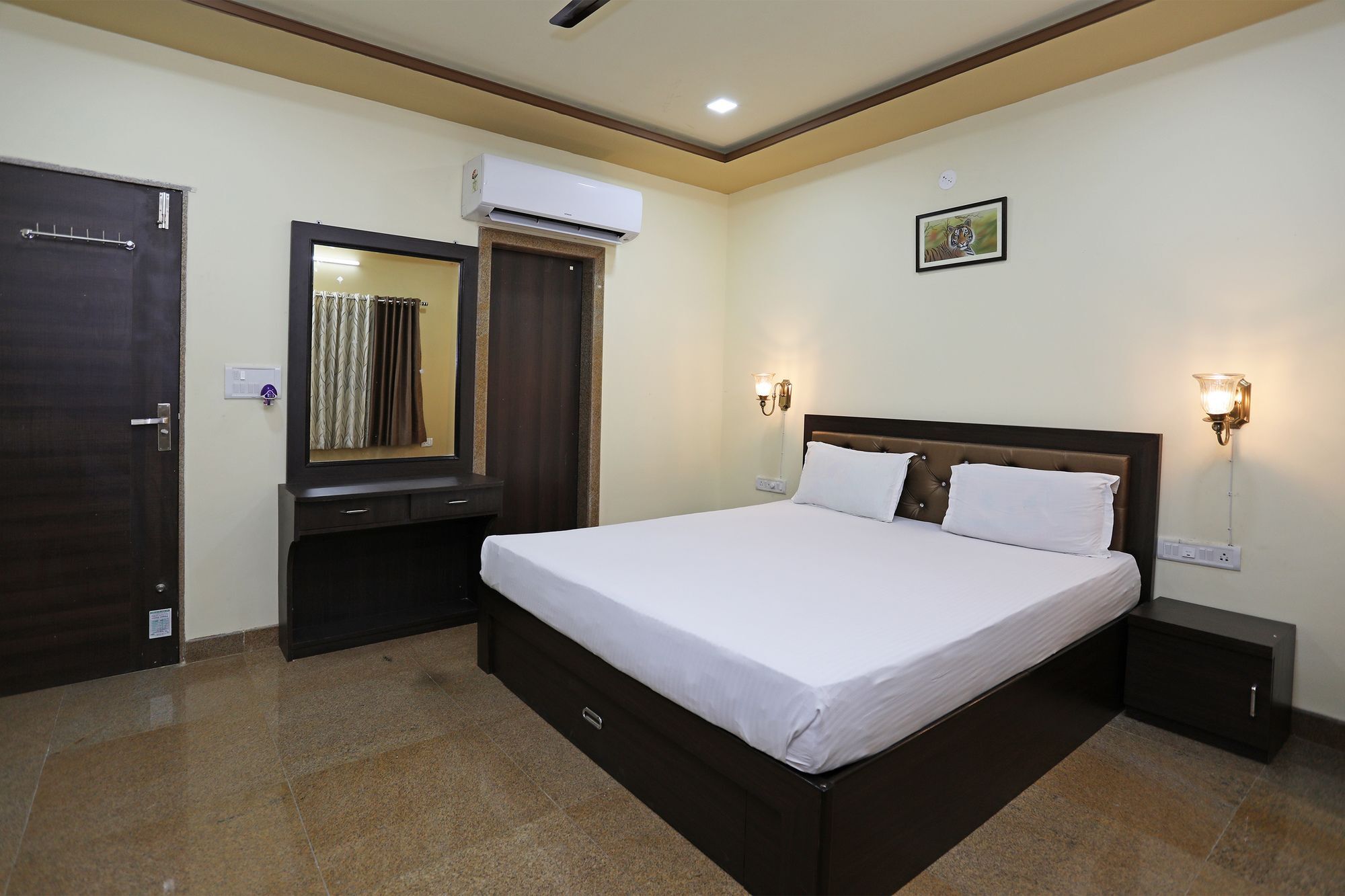 Oyo 9428 Hill View Room Goverdhan Vilas ウダイプル エクステリア 写真